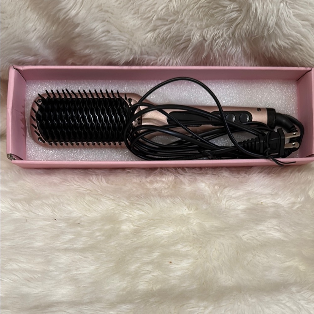 MEGAWISE Ionic Hair Straightener Brush NWT